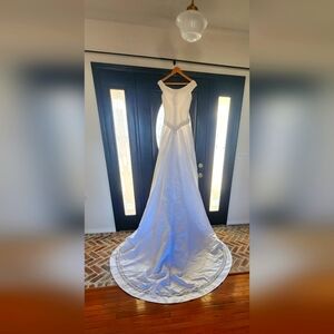 Vintage wedding dress sz 10 satin with lave trim long train zipper back